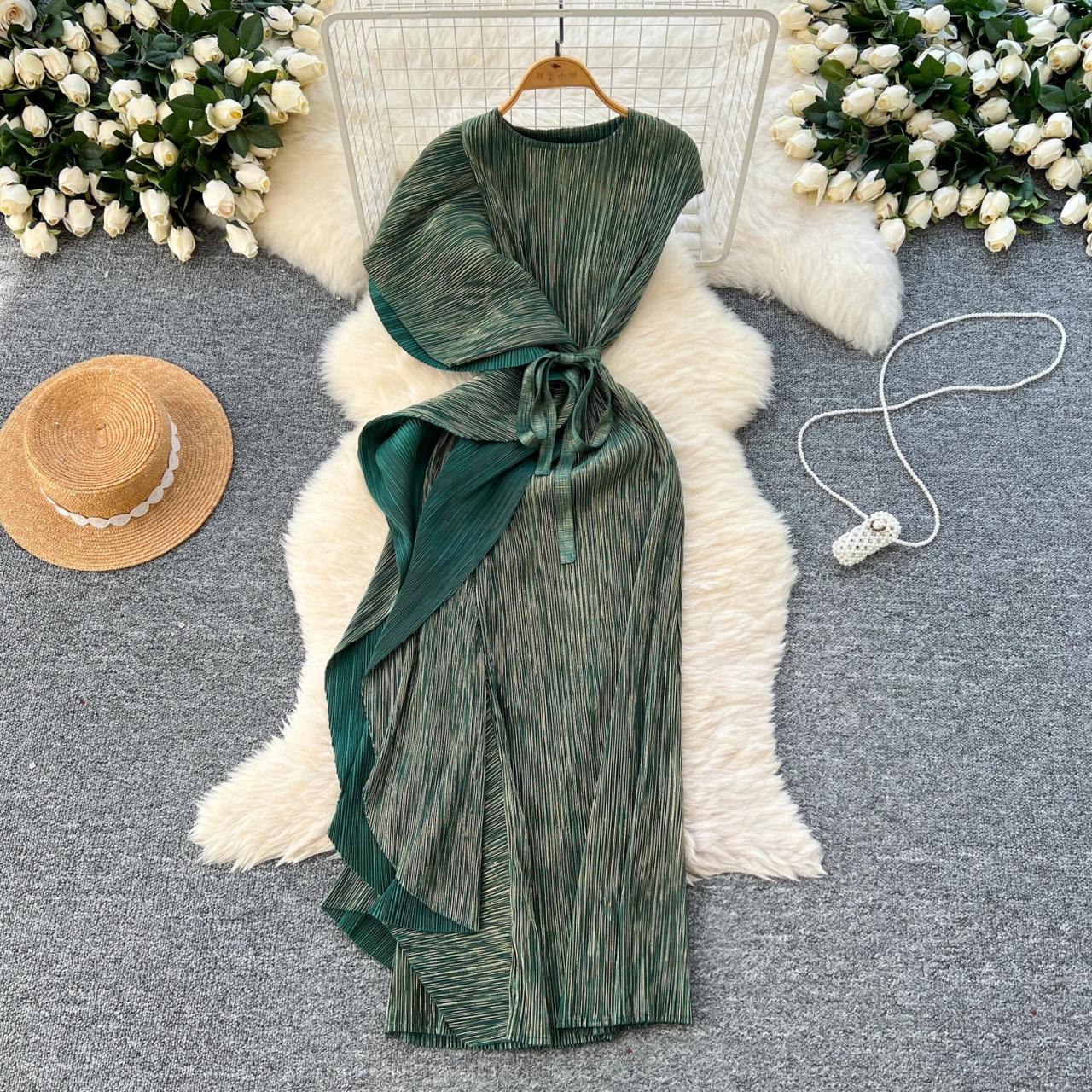 Green Pleated Long Dress With Waist on Luulla